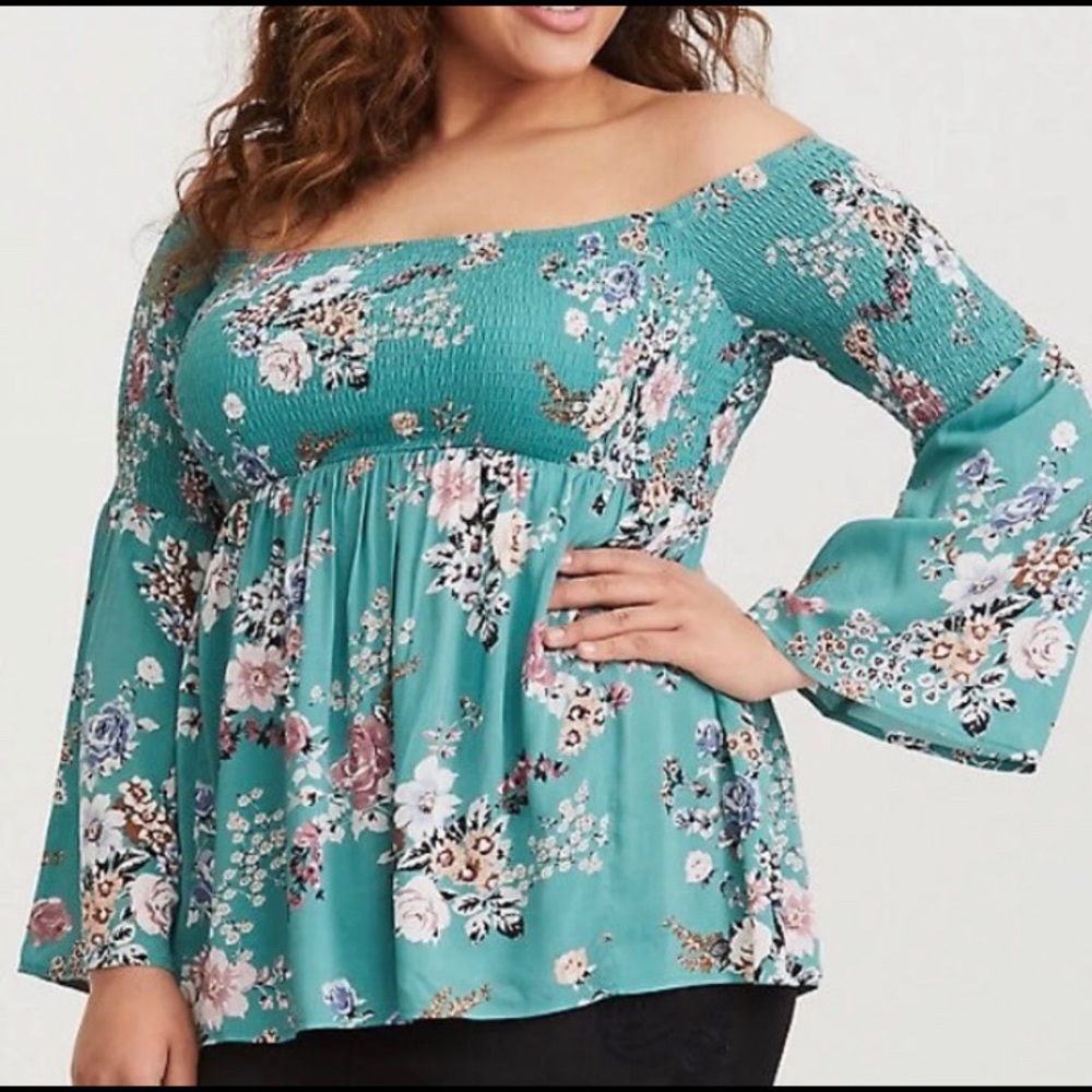Torrid off shoulder blouse sz 5